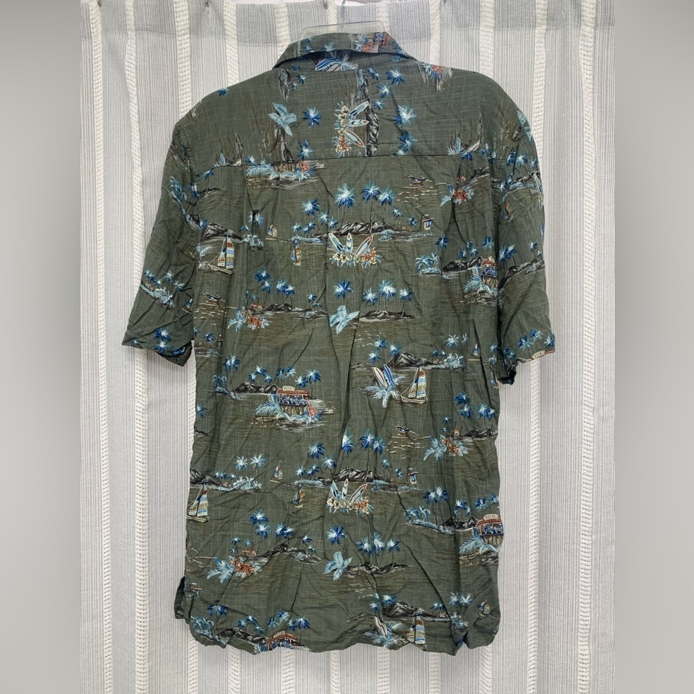 Batik Bay Hawaiian Island Style Button Down Short Sleeve Shirt Size S - EUC - Picture 5 of 8